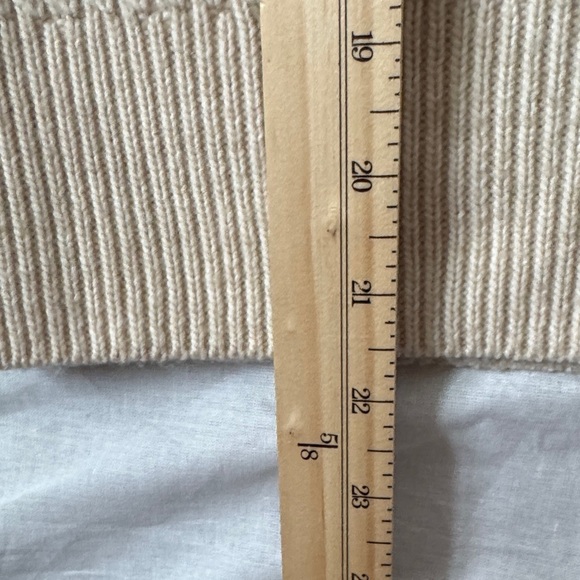 H&M Cream Ruffled V-Neck Sweater - Picture 6 of 8